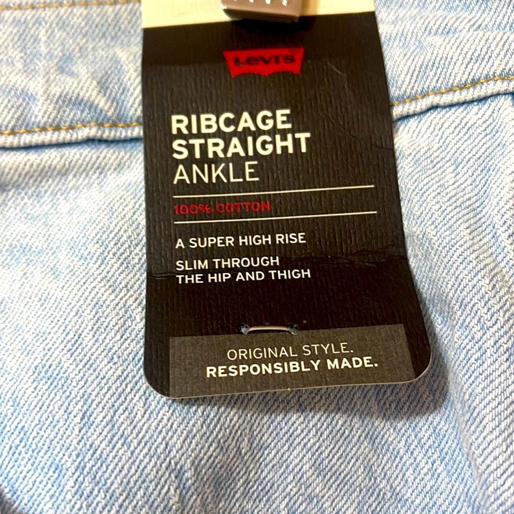 NEW Levi’s Ribcage Super High Rise Distressed Jeans - Picture 2 of 6